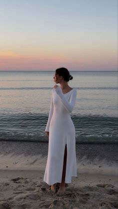 Modest Casual Outfits, Instagram Lifestyle, Friend Poses Photography, Wool Clothing, Photography Poses Women, Love Clothing, Elegant Outfit, Summer Aesthetic