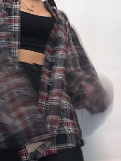 Oversized Flannel Aesthetic, Blue And Brown Flannel Outfit, Flannel Lesbian Style, Flannel Going Out Outfit, Flannels Aestethic, Plaid Outfits For Women Flannels, Dark Flannel Outfits, Hoodie Under Flannel, Flannel Shirt Aesthetic