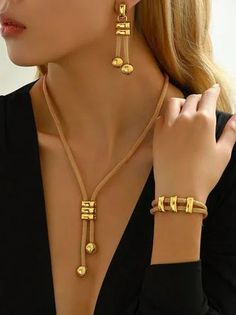 Jewelry Set Design Gold, Gold Accessories Women, Trending Jewelry 2024, 2024 Jewelry Trend, Style Language, Beautiful Wedding Rings Diamonds, Business Jewelry, Vogue Jewelry, Womens Jewelry Trends