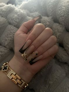 There's a new beauty trend taking over Instagram and it's absolutely stunning. Say hello to "quartz nails". Square Grunge Nails, Latina Nail Ideas, Cute Long Acrylic Nails Ideas, Bling French Nails, Black Red Bottom Nails, Nails Red Bottoms, Black Nail Inspo Acrylic, Black Nails Design Ideas, Baddie Nail Ideas