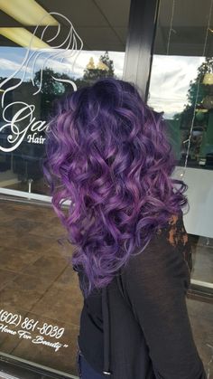 Purple Peekaboo Highlights Curly Hair, Hairdye Inspo Curly Hair, Purple Underdye Hair Curly, Dyed Curly Hair Ideas Colour Purple, Curly Hair Color Ideas Purple, Purple Hair Curly, Curly Dyed Hair Purple, Purple And Black Curly Hair, Purple Highlights Curly Hair