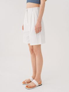 Editor's NotesThese PANDORA.FIT’s shorts are cut from durable cotton that hold its shape in a basic wide leg silhouette. They are high-waisted that make your legs slim and have two-pintuck detail at the front.- Basic wide leg silhouette- Two-pintuck detail at the front- High-waisted- DurableMeasurements(in.)S / M / L- Waist: 13.11 in. / 13.90 in. / 14.69 in.- Hip: 17.52 in. / 18.31 in. / 19.09 in.- Rise: 13.78 in. / 14.17 in. / 14.57 in.- Thigh: 12.80 in. / 13.58 in. / 14.37 in.- Leg opening: 12 Modern Bottoms With Built-in Shorts, Modern Bottoms With Built-in Shorts For Spring, Modern High Waist Summer Shorts, Chic Cotton Summer Culottes, Chic Summer Cotton Culottes, High-waisted White Cotton Bermuda Shorts, White High-waisted Cotton Bermuda Shorts, White High-waisted Bermuda Shorts In Cotton, Chic Bottoms With Built-in Shorts In Cotton