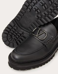 Valentino Garavani Vlogo Signature calfskin leather loafer with VLogo Signature metallic element. - Tone-on-tone finish logo and hardware - Rubber sole - Heel Height 40 mm / 1.6 in. - Made in Italy Man In Black, Man Black, Leather Loafers, Valentino Garavani, Loafers Men, Online Boutique, Black Men, Calf Skin, Rubber Sole