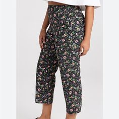 Beautiful Condition, Never Worn Floral Print Relaxed Fit Bottoms For Pajama Party, Black Bottoms For Pajama Party In Spring, Spring Loungewear Straight Capris, Casual Floral Print Pants For Daywear, Spring Straight Capris For Loungewear, Black Pants For Spring Daywear, Casual Floral Print Pants, Black Pants For Summer Pajama Party, Spring Black Capri Pants