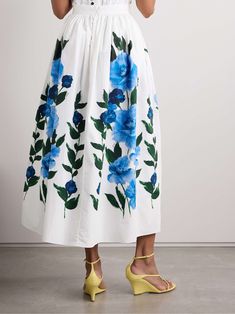 Painterly Flowers, Elegant Wardrobe, Slim Fit Skirts, Poplin Skirt, Skirt Straight, Opera Singer, Cotton Midi Skirt, Maria Callas, Floral Pencil Skirt