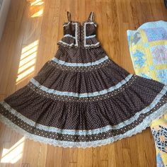 No Flaws. Excellent Condition If Interested In This Item For A Lower Price Please Find Me At Username Frockmevintage On Depop. **** I Have Other Maxi Gunne Sax Sundresses At Home That Are Size 9s And This One Fits Me Looser So I Believe It’s An 11, But There Is No Size Tag, Only The Gunne Tag, So It Could Be A 9. It Is Definitely A 9 Or An 11 Though, Not A 7, Not A 13. Please Reach Out With Any Questions On Sizing. Measurements: Pit To Pit Between 15 & 15.5 Inches Flat, This Does Not Account For The Cupping At The Bust Which Does Give More Room, And Then There Is Some Flexibility With The Corset Waist At Point Of Peplum: 13.5 Inch Flat, This Measurement Is Definitely More Straightf Fitted Cotton Tiered Midi Dress, Fitted Tiered Cotton Midi Dress, Fitted Tiered Dress With Lace Trim, Fitted Vintage Brown Maxi Dress, Fitted Brown Midi Dress For Garden Party, Fitted Brown Prairie Dress, Brown Fitted Prairie Dress, Fitted Brown Tiered Dress, Fitted Tiered Brown Dress