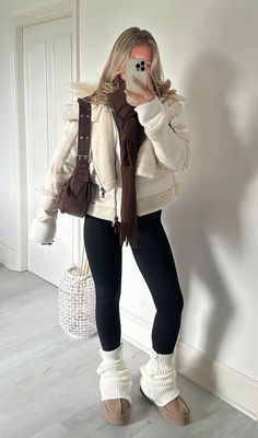 Winter Outfits For Tennessee, Mexico Vacation Outfits Winter, Comfy Nyc Winter Outfits, Winter Fits Aesthetic New York, Winter Chicago Outfit Cold Weather, Sherpa Puffer Jacket Outfit, Winter Outfits Very Cold, Outfit Ideas For New York In Winter, White Puffer Jacket Outfit Aesthetic