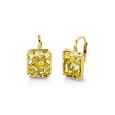 Introducing our luxurious yellow diamond drop earrings, featuring breathtaking radiant cut diamonds set in 18k yellow gold. With a VVS1-VVS2 clarity rating and a beautiful FY color, this certified piece is of the highest quality. Fancy Yellow Diamond, Radiant Cut Diamond, Radiant Cut, Diamond Drops, Diamond Drop Earrings, Yellow Diamond, High Jewelry, Jewelry Collection, Diamonds