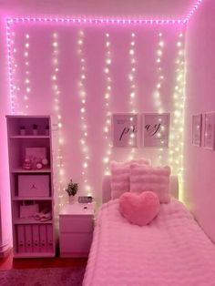 Modern Pink Bedroom Design, Room Ideas For Pink Walls, Twin Size Bed Bedroom Ideas, Light Pink Room Decor Bedroom Ideas, Cute Girly Room Decor, Cute Room Inspo Pink, Room Ideas With Pink Walls, Small Pink Room Ideas, Room Ideas For Big Rooms