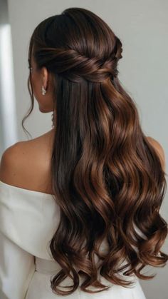 Prom Hairstyles For Long Layered Hair, Open Hair Party Hairstyles, Layered Hair Wedding Styles, Bridal Hair Pulled Back, Different Wedding Hairstyles, Extra Long Wedding Hair, Curled Hairstyles Wedding, Hair For Prom Long, Simple Bridal Hair Half Up