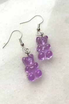 Cute and sweet gummy bear earrings. Not only for Haribo bears lovers. Full of colors A pair of plastic gummy bear earrings available in blue, yellow, pink, purple, red, orange or transparent. Very lightweight and perfect for both adults and kids. Different colors to show all styles and express every personality. #gummybear #gummybearearrings #pinkearrings #orangeearrings #funnyearrings #sweetearrings Crazy Jewelry Unique, Cheap Fun Festival Earrings, Gummy Bears Earrings, Weird Earing, Gummy Bear Outfit, Cute Clear Dangle Earrings, Cute Hypoallergenic Clear Jewelry, Cute Clear Jewelry For Party, Fun Clear Jewelry As Gift