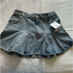 Jean Mini Skirt. Super Cute Small. Fitted Medium Wash Pleated Bottoms, Fitted Pleated Medium Wash Bottoms, Casual Blue Mini Hem Denim Skirt, Fitted Washed Blue Skirt With Pockets, Zara Cotton Lined Skirt Bottoms, Casual Fitted Light Wash Skort, Zara Cotton Lined Skirt, Fitted Light Wash Casual Skort, Zara Cotton Skirt