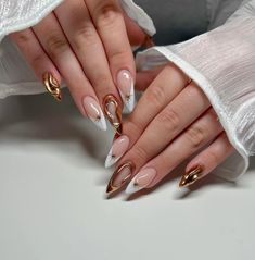 #nails #unhas Stilleto Nails Designs, Hello Nails, Happy Nails, Goth Nails, Nail Designs Valentines, Nails Design With Rhinestones, Stiletto Nails Designs, Gold Nail, Spring Nail Designs