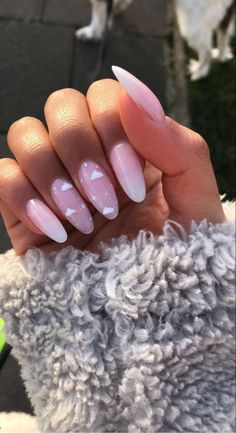 pink and white nails with clouds Nails In Pink And White, Simple Nail Designs Clouds, Pink Cloud Acrylic Nails, Almond Nails Designs Clouds, Aesthetic Nails White And Pink, Pink And White Cloud Nails, Biab Nail Design Almond, Aesthetic Cloud Nails, Cute Girly Nails Acrylic Almond