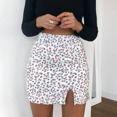 Fitted High Waist Mini Skirt For Day Out, Summer Fitted Mini Skort, Summer Mini Skort Fitted, Fitted Mini Skort For Summer, Flirty Fitted Skort For Day Out, Fitted Trendy Skort For Spring, Casual High Waist Fitted Mini Skirt, Casual Fitted High Waist Mini Skirt, Trendy Fitted Summer Skirt