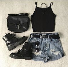 Outfit Casual Verano, Warped Tour Outfit, Tattoo Outfit, Chick Outfit, Grunge Shorts, Goth Biker, Outfit Grunge, Dark Princess, Biker Shorts Outfit