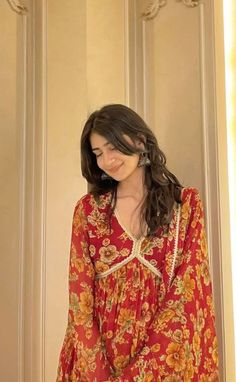 Indian Wear Aesthetic, Cute Kurti, Indian Outfit Aesthetic, Kurti Aesthetic, Wood Plants, Desi Wear