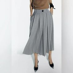 Midi Skirt With Pleats At Waist. Flared Legs. Back Zip Closure. Gray Midi Skirt With Pockets For Work, Gray High Waist Pleated Skirt For Spring, Workwear Midi Skirt With Pockets, Gray High Waist Skirt For Work, Spring Wide Leg Pleated Culottes, Spring Pleated Wide Leg Culottes, Gray Long Skirt For Workwear, Gray Long Skirt For Work, Casual Gray Skirt For Office