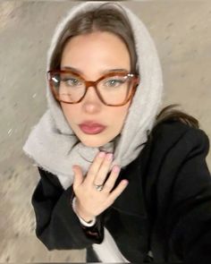 Abg Style Makeup, Makeup Aesthetic Looks, Deep Winter Makeup, Best Lip Color, Makeup With Glasses, Bangs Makeup, Goth Asian, Unique Glasses Frames, Makeup For Glasses