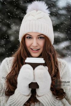 Baby Birthday Photoshoot, Snow Photoshoot, Snow Theme, Winter Portraits, Christmas Yard Art, Girl Wallpapers, Snow Pictures, Snow Photography