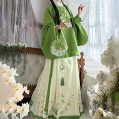 Ruyi's Royal Love In The Palace, Ancient Chinese Clothing, Modern Hanfu, Chinese Hair Accessories, Chinese Hairstyle, Chinese Clothing, Cartoon Character Design, Chinese Dress