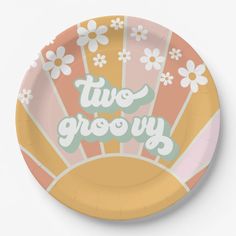 a paper plate with the words two grooy printed on it and daisies