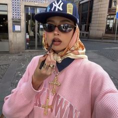 Bandana Outfit, Street Style Outfits Casual, Printed Blouses, Looks Street Style, Streetwear Fashion Women, Streetwear Outfits, Lookbook Outfits, Street Style Outfit