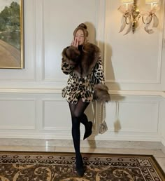 Fall Leopard Outfits, Leopard Winter Outfit, Classy Nye Outfit, Rich Classy Aesthetic, Birthday Winter Outfit, Winter Outfits With Tights, Classy Holiday Outfits, Italian Winter Fashion, Winter Birthday Outfits