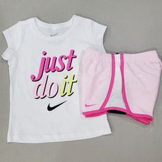 Nwt Bin Sk.N S White Nike Playwear Sets, White Sports Sets With Letter Print, White Letter Print Sports Set, Nike Casual White Sets, Nike White Casual Sets, Nike Sporty White Sets, White Nike Casual Sets, Casual White Nike Sets, Nike White Sets For Spring