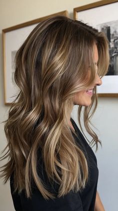 Discover the Beauty of Balayage with These 15 Bronde Haircolor Ideas 35 Brown Hair With Caramel Money Piece, Natural Looking Highlights For Brunettes, Balayage Color Miel, Hairstyle Ideas For Brunettes, Low Maintenance Blonde Hair, Caramel Bronde, Dark Caramel Balayage