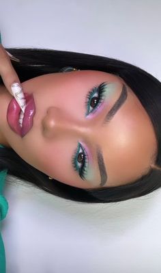 Makeup Looks Colourful Eyeshadows, Dramatic Make Up Looks, Cute Makeup Looks Eye Shadow, Icy Blue Makeup Look, Cool Eye Makeup Looks Creative, Wicked Makeup Looks, Green And Pink Makeup Looks, Mint Makeup Looks