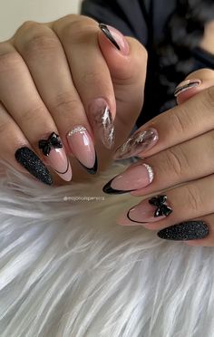 Cute Almond Nails Black, Coquette Almond Nails, Black Swan Nails, Oval French Nails, Cute Almond Nails, Black Almond Nails, Black White Nails, Colors Nails, Nyc Nails