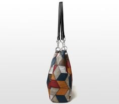 Discover the perfect blend of style and functionality! Be unique again with our Retro Geometric Pattern Color-Matching Shoulder Bag. This large capacity bag combines a unique geometric pattern with eye-catching color accents, making it a real eye-catcher for any outfit. Ideal for everyday use and special occasions. Why is this shoulder bag the most favorite among our customers? Unique Geometric DesignThe geometric pattern adds a modern, retro touch that instantly stands out. Perfect for fashioni Simple Stitching, Retro Geometric Pattern, Trendy Handbags, Retro Geometric, Street Trends, Tote Pattern, Mobile Phone Bag, Tote Bag Pattern, Square Bag