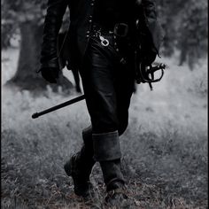 Knife Guy Aesthetic, Royal Guard Aesthetic Male, Male Assassin Aesthetic Medieval, Gothic Pirate Aesthetic, Swordsman Aesthetic, Pirate Aesthetic Male, Peter Pevensie, The Crow