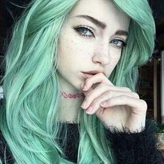 Green Hair Dye Ideas, Hair Dye Ideas, Hair Dyed, Brown Ombre Hair, Latest Hair Color, Brown Hair Dye, Vert Turquoise, Hair Color Light Brown