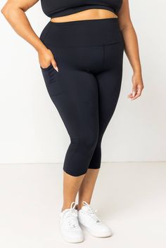 Black SuperHold capris with pockets in size 2X Black 4-way Stretch Activewear With Side Pockets, Solid Color Athleisure Capri Activewear, Athleisure Capri Leggings With Pockets, Compressive Capris For Workout, Compressive Fit Workout Capris, Compressive Workout Capris, Sports Capris With Pockets, Athleisure Stretch Capris With Side Pockets, Workout Capri Leggings With Pockets