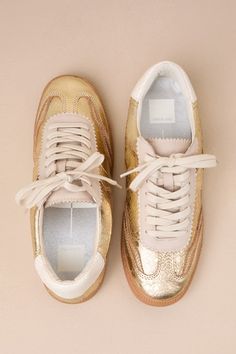 Metallic Sneakers, Gold Sneakers, Metal Clothing, Distressed Leather, Sporty Look, Rubber Heels, Leather Lace, Metallic Leather, Grey Leather