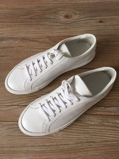 A pair of must have sneakers that makes you look chic in every possible way.  Simple classic design.  upper: calf leahter, insole: lamb leather Must Have Sneakers, Look Chic, Classic Design, Shoes Flats, Must Haves, Louis Vuitton, Sneakers, Leather, White