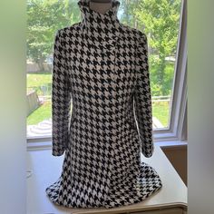 Houndstooth Coat- Medium Petite- Black And White - Has Been Worn A Handful Of Times. The Nature Of The Material Pills So There Is That Look To It Up Close. Fitted Black Houndstooth Outerwear, Tailored Houndstooth Outerwear For Winter, Wool Houndstooth Outerwear For Office, Spring Wool Outerwear With Houndstooth Pattern, Casual Fitted Houndstooth Outerwear, Tailored Black Outerwear With Houndstooth Pattern, Tailored Black Houndstooth Outerwear, Tailored Long Sleeve Outerwear With Houndstooth Pattern, Tailored Houndstooth Long Sleeve Outerwear