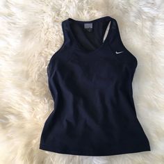 New Without Tags Black Nike Workout Top, Size Medium, Has Beautiful Mesh Design In The Back Sports Tops Women, Tennis Tops For Women, Sporty Tank Top, Nike Clothes Women, Garage Clothes, Work Out Shirts, Cute Workout Clothes, Nike Clothes, 00s Mode