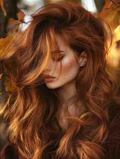 Top Hair Color Ideas for Autumn: Warm, Vibrant Shades to Embrace the Season Dark Blonde Copper Hair, Auburn And Caramel Highlights, Shades Of Ginger Hair, Warm Autumn Hair Color, Warm Copper Hair, Hair Color Ideas For Autumn, Fall Auburn Hair, Golden Copper Hair Color, Autumnal Hair