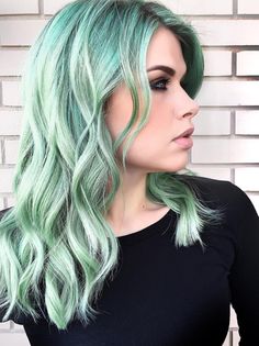 Mint Green Hair Dye, Green Hair Ombre, Green Hairstyles, Pastel Green Hair, Mint Green Hair, Trendy We Fryzurach, Dark Green Hair, Green Hair Dye, Mermaid Hair Color