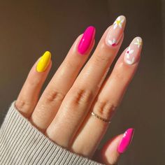 Yellow Nail Art, April Nails, Yellow Nail, Bright Summer Nails, Floral Nail Designs, Floral Nail, Flower Nail Designs, Pink Nail Art, Floral Nail Art