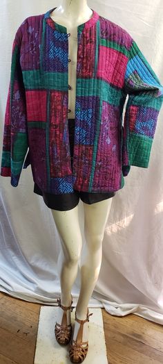 1990’s multicolor jacket in cotton.Reversible with pockets. Casual Reversible Cotton Outerwear, Casual Colorful Oversized Outerwear, Colorful Cotton Outerwear For Fall, Purple Patchwork Cotton Outerwear, Colorful Cotton Spring Outerwear, Oversized Coat, Vintage Quilts, Cover Up