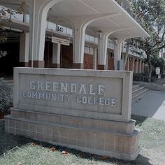 the sign for greenville community college in front of an old building with columns and arches