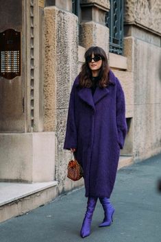 Street style fashion / fall outfit inspiration / winter outfits #outfit #street style Street Style Women Chic, Mantel Styling, Mantel Outfit, Balenciaga Boots, Street Style 2018, Cool Winter, Winter Chic