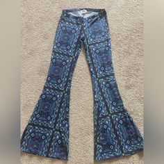 Washed But Never Worn. Fun Print With Flared Legs. Stretchy. Size Small. Hippie Fitted Bottoms For Vacation, Hippie Fitted Vacation Bottoms, Fitted Hippie Bottoms For Vacation, Trendy Stretch Pants For Festivals, Trendy Blue Pants For Festival, Trendy Blue Festival Pants, Bohemian Stretch Printed Pants, Retro Stretch Printed Bottoms, Retro Fitted Printed Bottoms