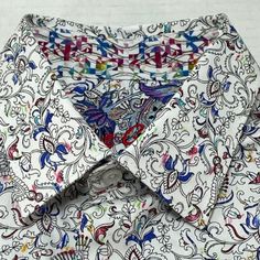 Robert Graham "Roslyn" Men's Casual Shirt - White Abstract - Size S - The Shirt Measures Roughly 21 Inches From Arm Pit To Arm Pit. The Overall Length Measured From The Base Of The Collar To The Bottom Of The Shirt Is Approximately 29.5 Inches. 100% Cotton Long Sleeve Spread Collar Machine Washable This Item Ships In A Poly-Vinyl Mail Bag And Will Require Ironing Or Pressing Before Wearing. 4139 White Printed Shirt With Spread Collar, Casual White Top With Relaxed Fit, White Regular Fit Shirt For Spring, Traditional Fit White Shirt For Spring, White Traditional Fit Shirt For Spring, White Fitted Shirt With Casual Collar, Fitted White Shirt With Floral Print, White Fitted Shirt With Floral Print, Fitted White Shirt With Casual Collar