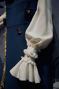 Elegante Casual, Mode Design, Zuhair Murad, Inspiration Mode, Looks Style, Mode Inspiration, Roberto Cavalli, Sleeve Detail, Fashion Details