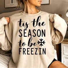 Cricket Crewneck Ideas, Diy Christmas Shirts For Women Cricut, Cricut Holiday Shirt Ideas, Easy Cricut Christmas Shirts, Cricut Projects Sweatshirts, Christmas Sweatshirt Ideas Vinyl, Christmas Shirt Designs Vinyl, Easy Cricut Shirt Ideas, Christmas Sweater Quotes